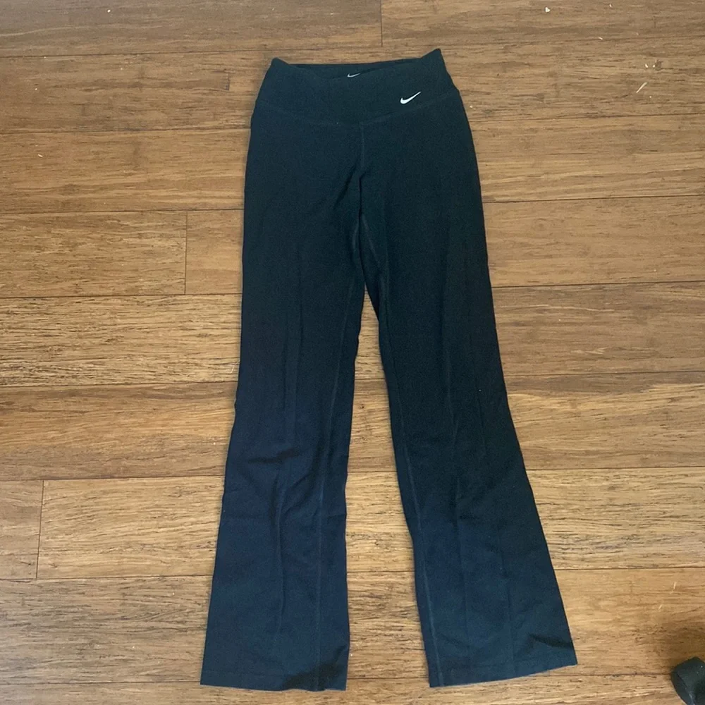 Nike black yoga pants - Picture 1 of 3